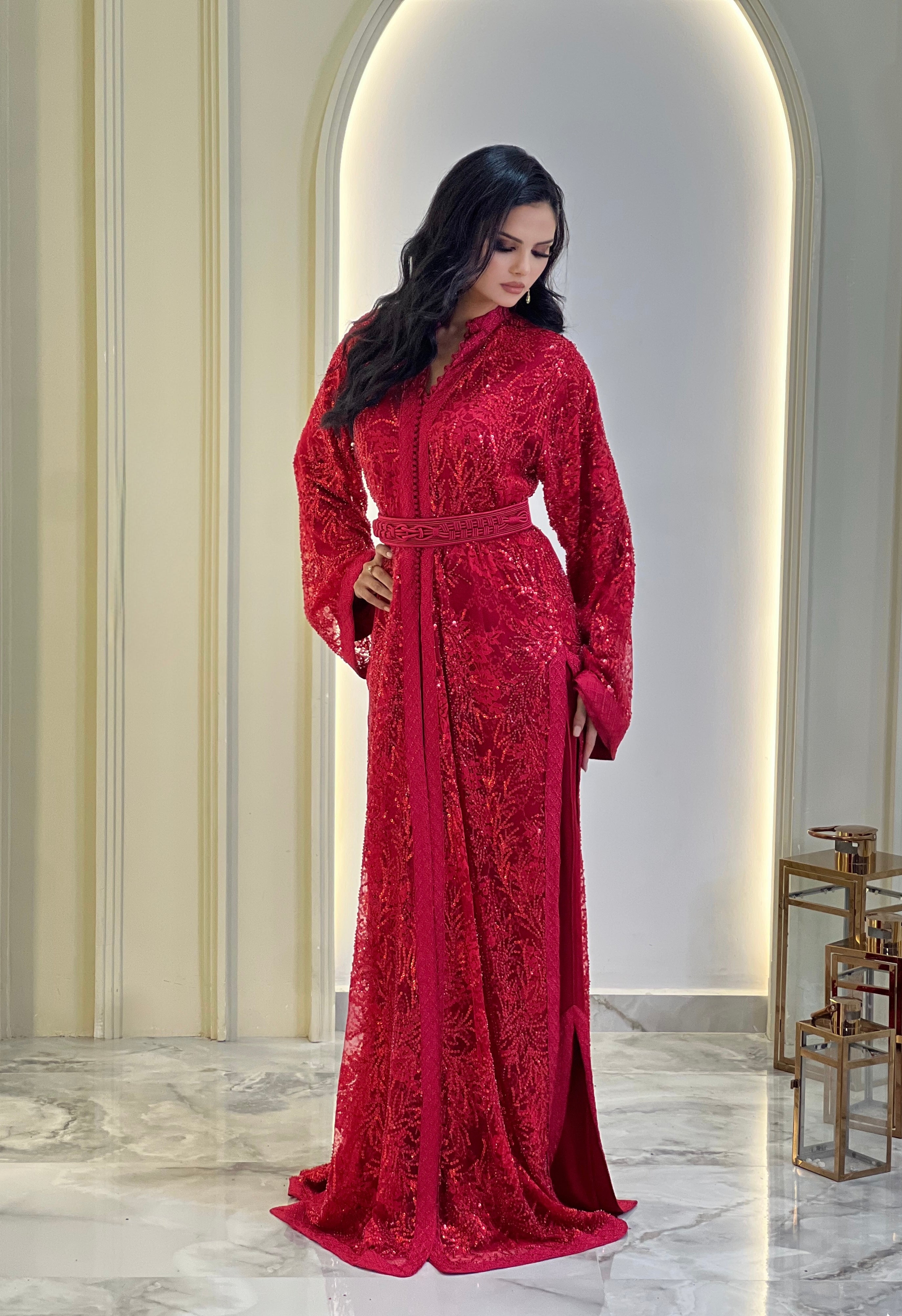 Amoura Red