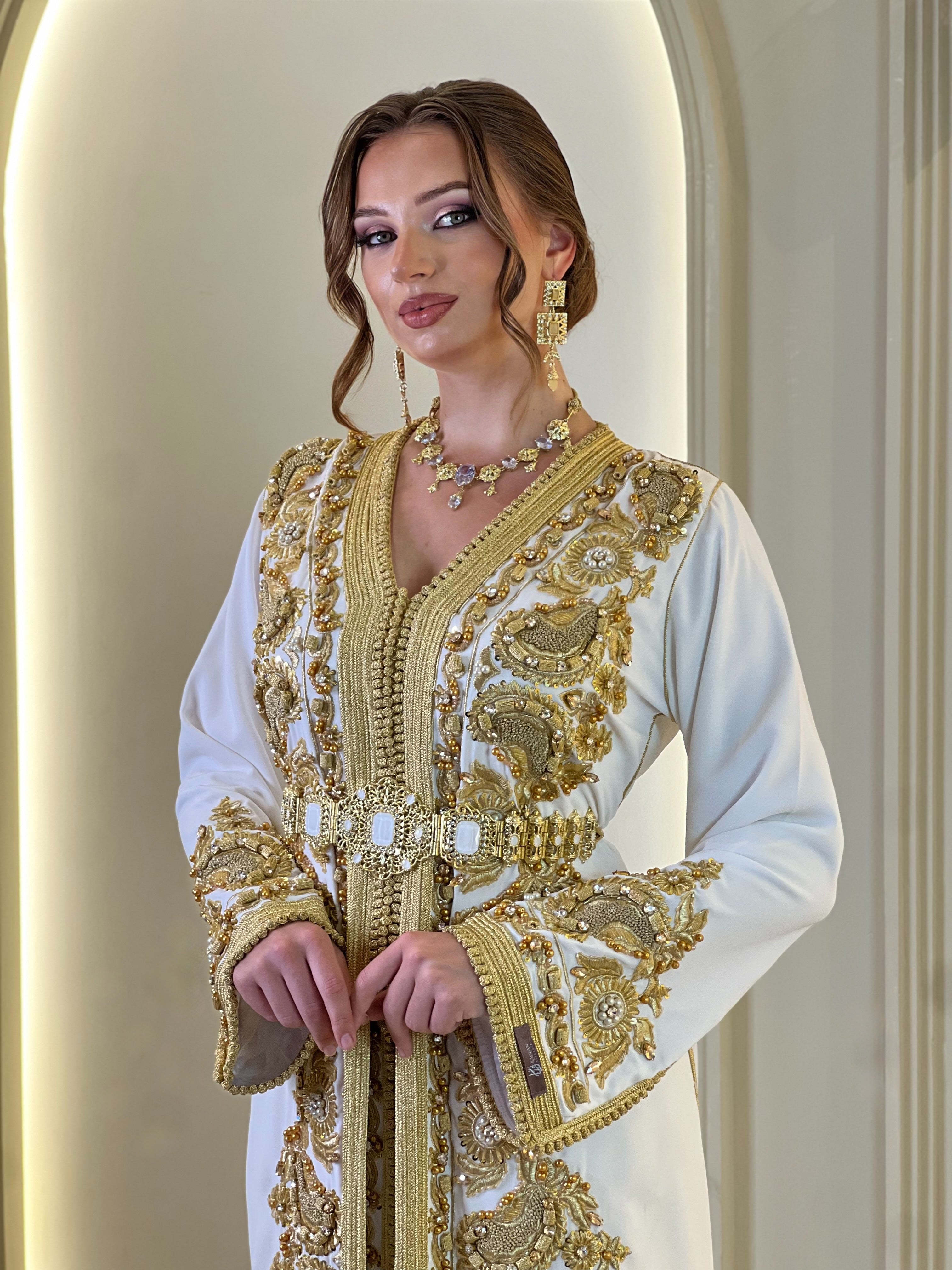 Exclusive Takchita Amira