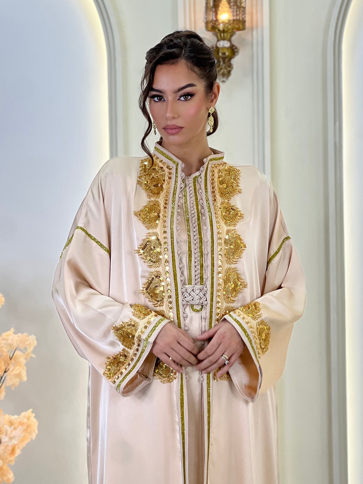 Anaïs Nude Beige, beige Moroccan kaftan in drap de soie | Kaftan Elegance