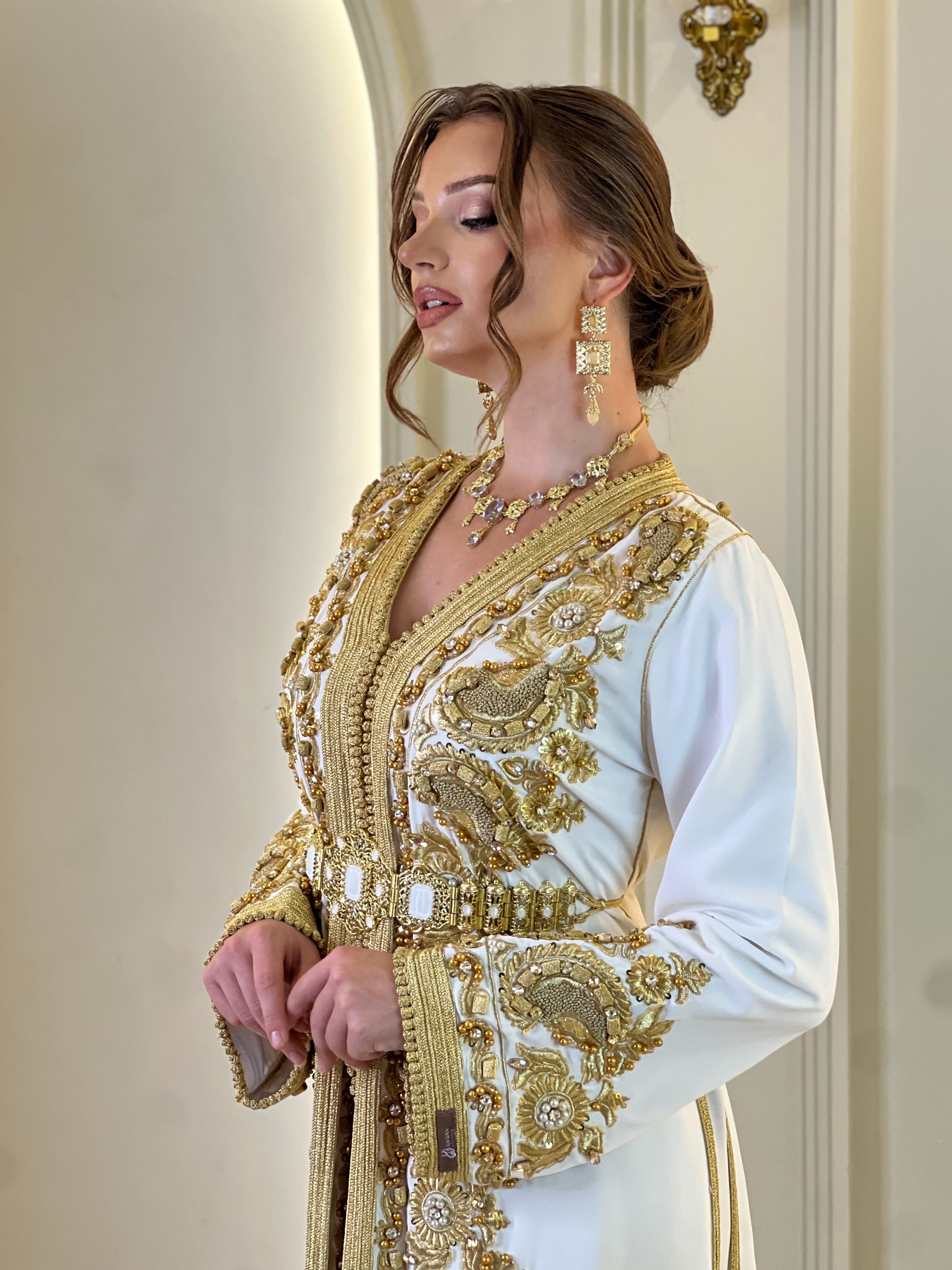 Exclusive Takchita Amira