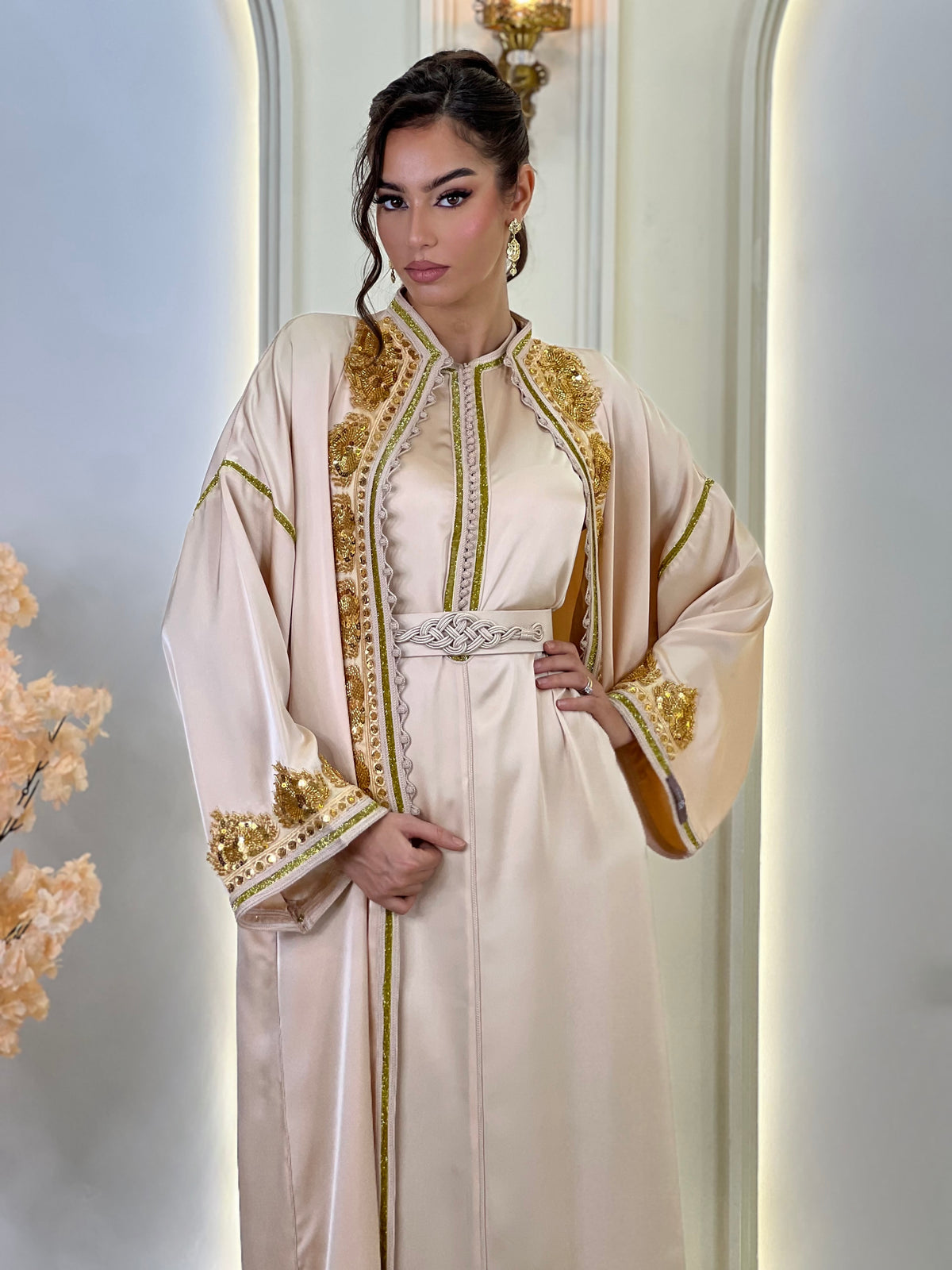 Anaïs Nude Beige, beige Moroccan kaftan in drap de soie – view 2 | Kaftan Elegance