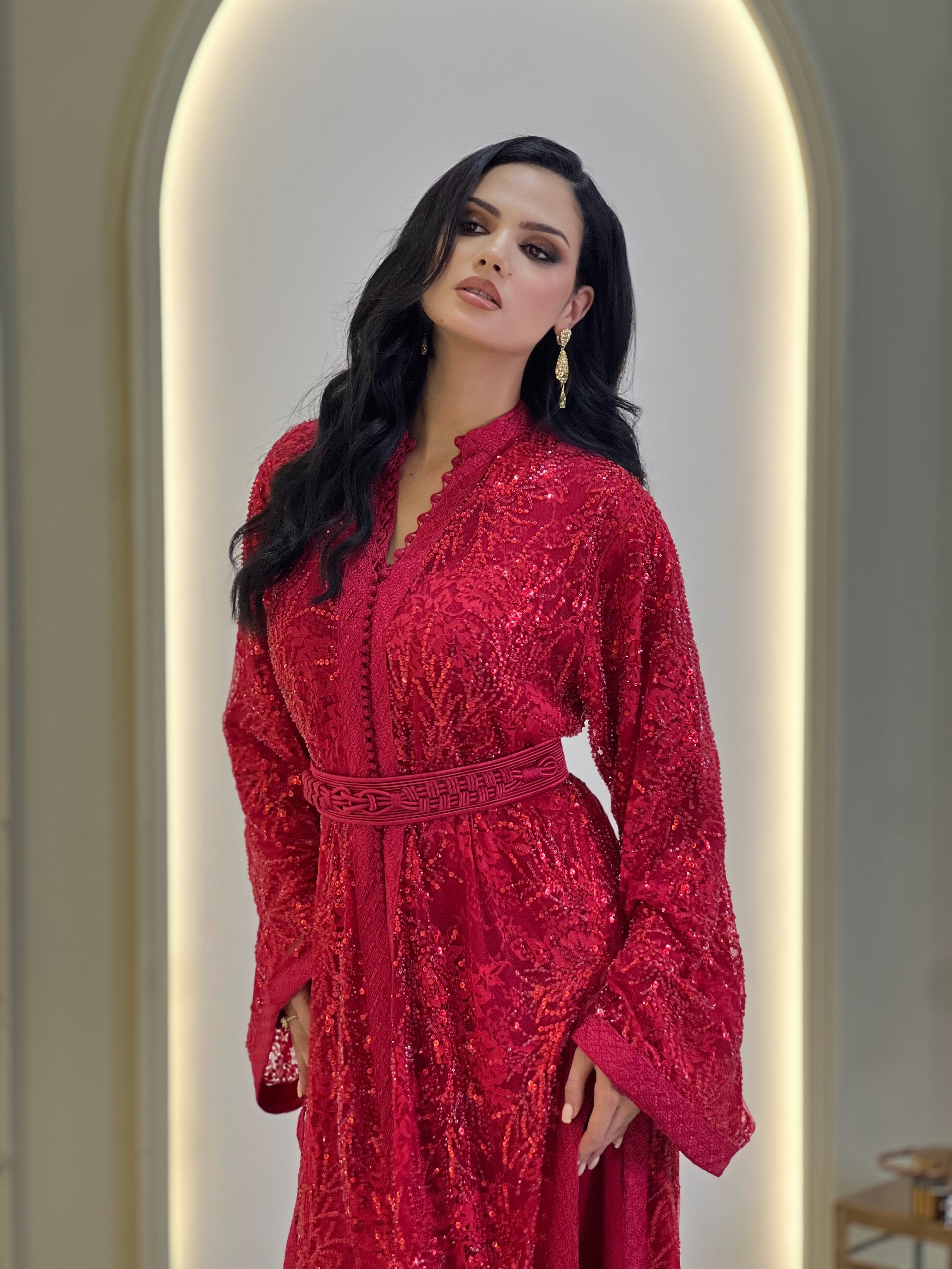 Amoura Red