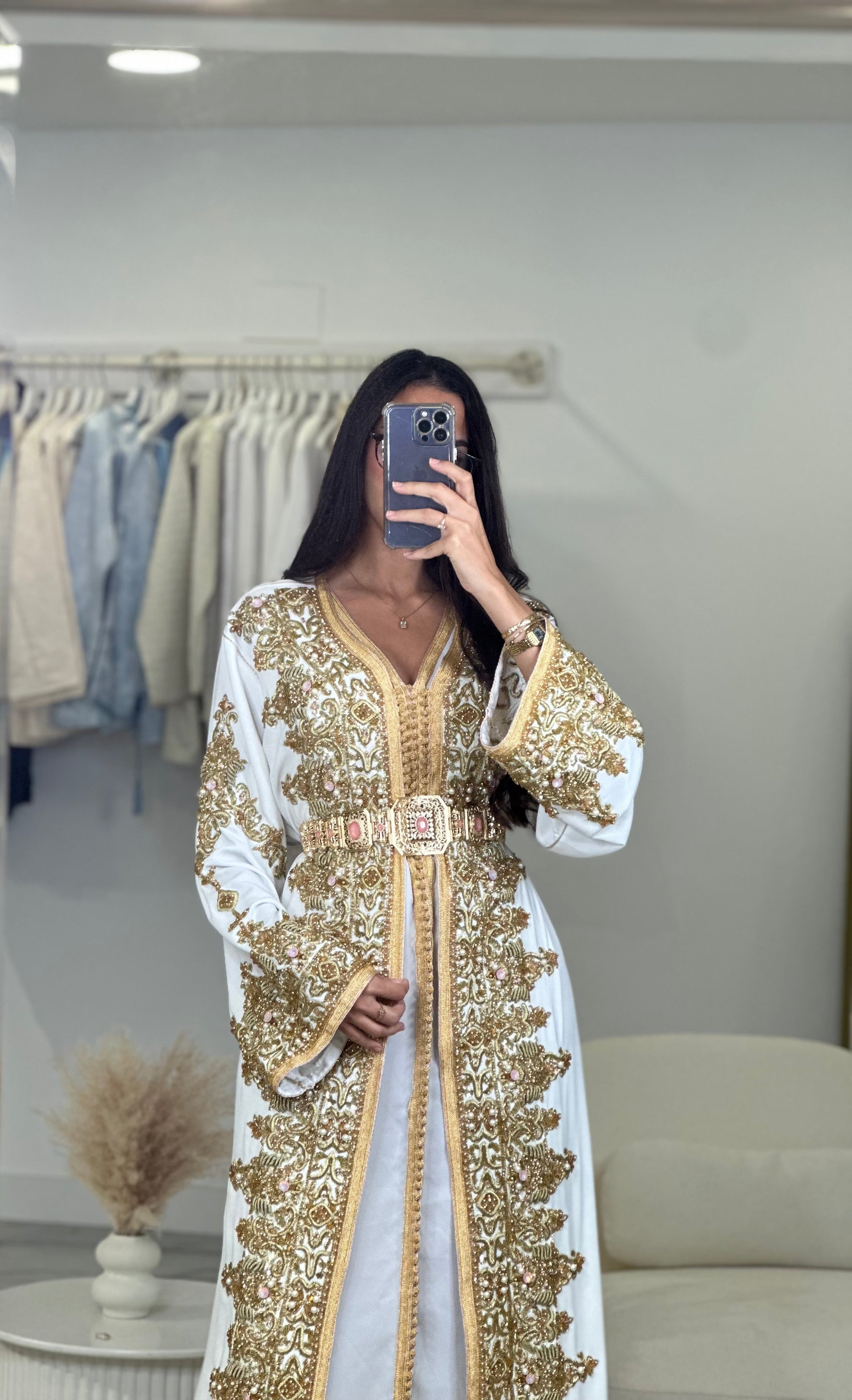 Exclusive Takchita Aman