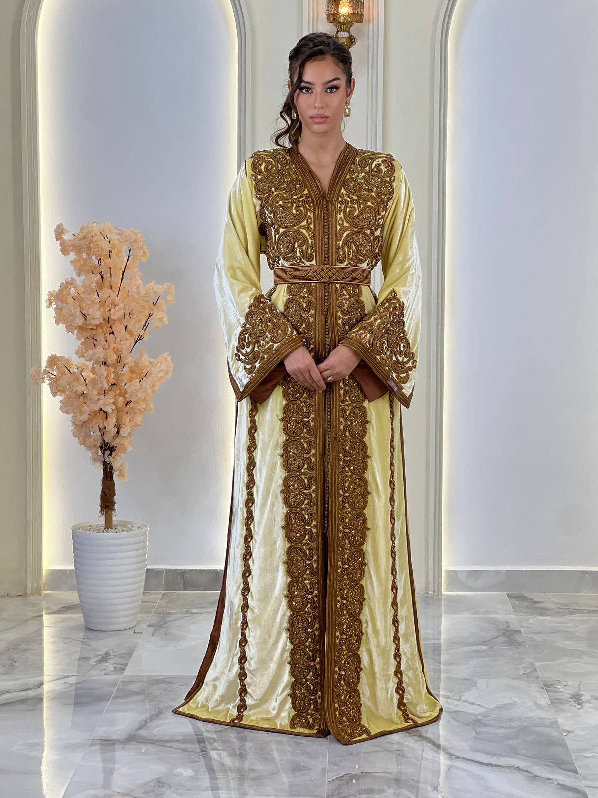 Perline Soft Lemon, Moroccan lebsa in velvet – view 5 | Kaftan Elegance