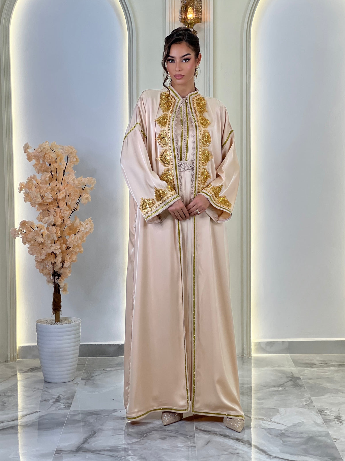 Anaïs Nude Beige, beige Moroccan kaftan in drap de soie – view 7 | Kaftan Elegance