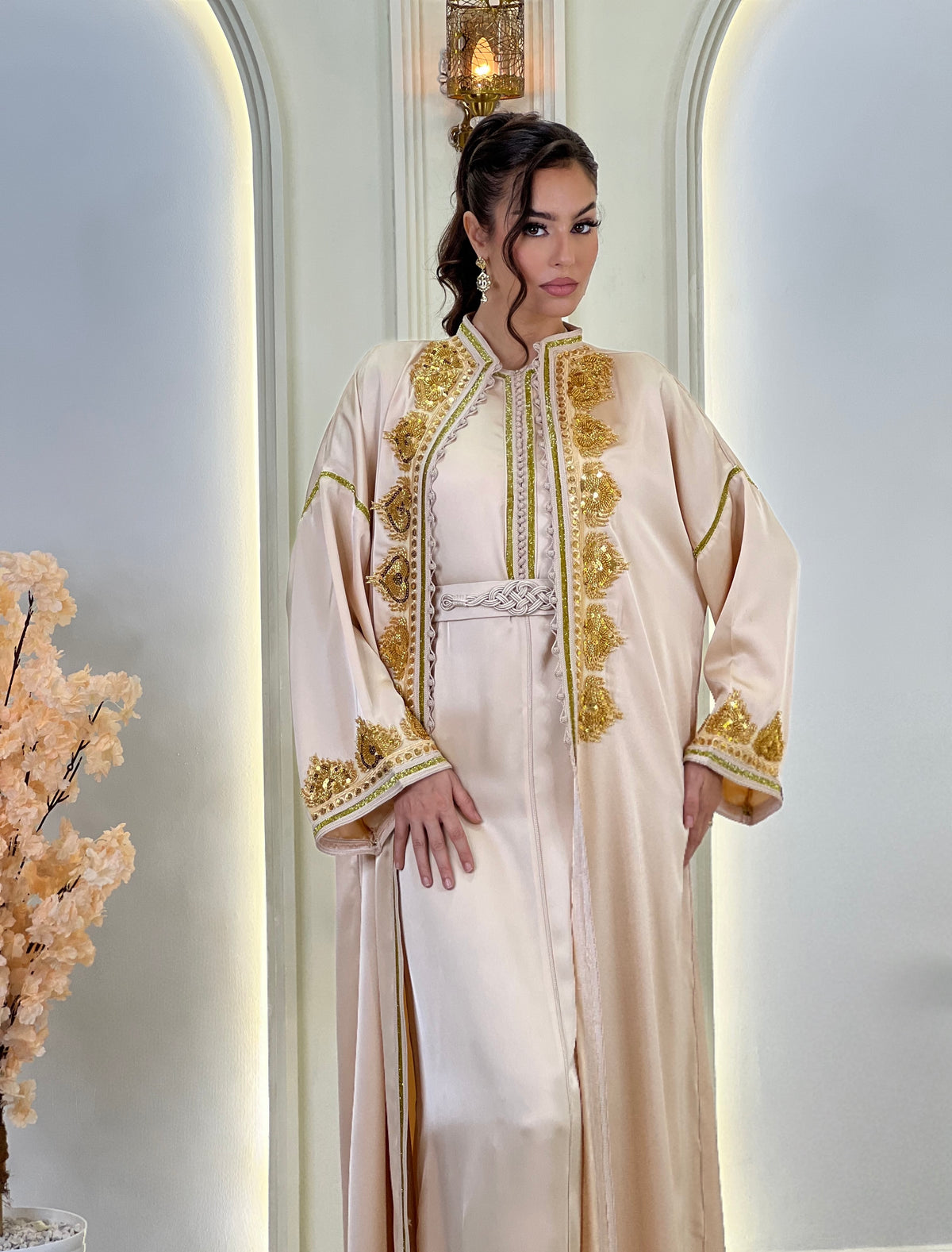 Anaïs Nude Beige, beige Moroccan kaftan in drap de soie – view 6 | Kaftan Elegance