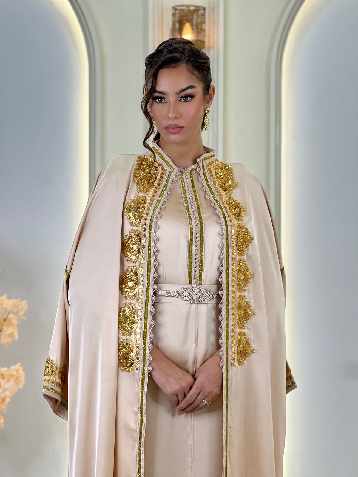Anaïs Nude Beige, beige Moroccan kaftan in drap de soie – view 8 | Kaftan Elegance