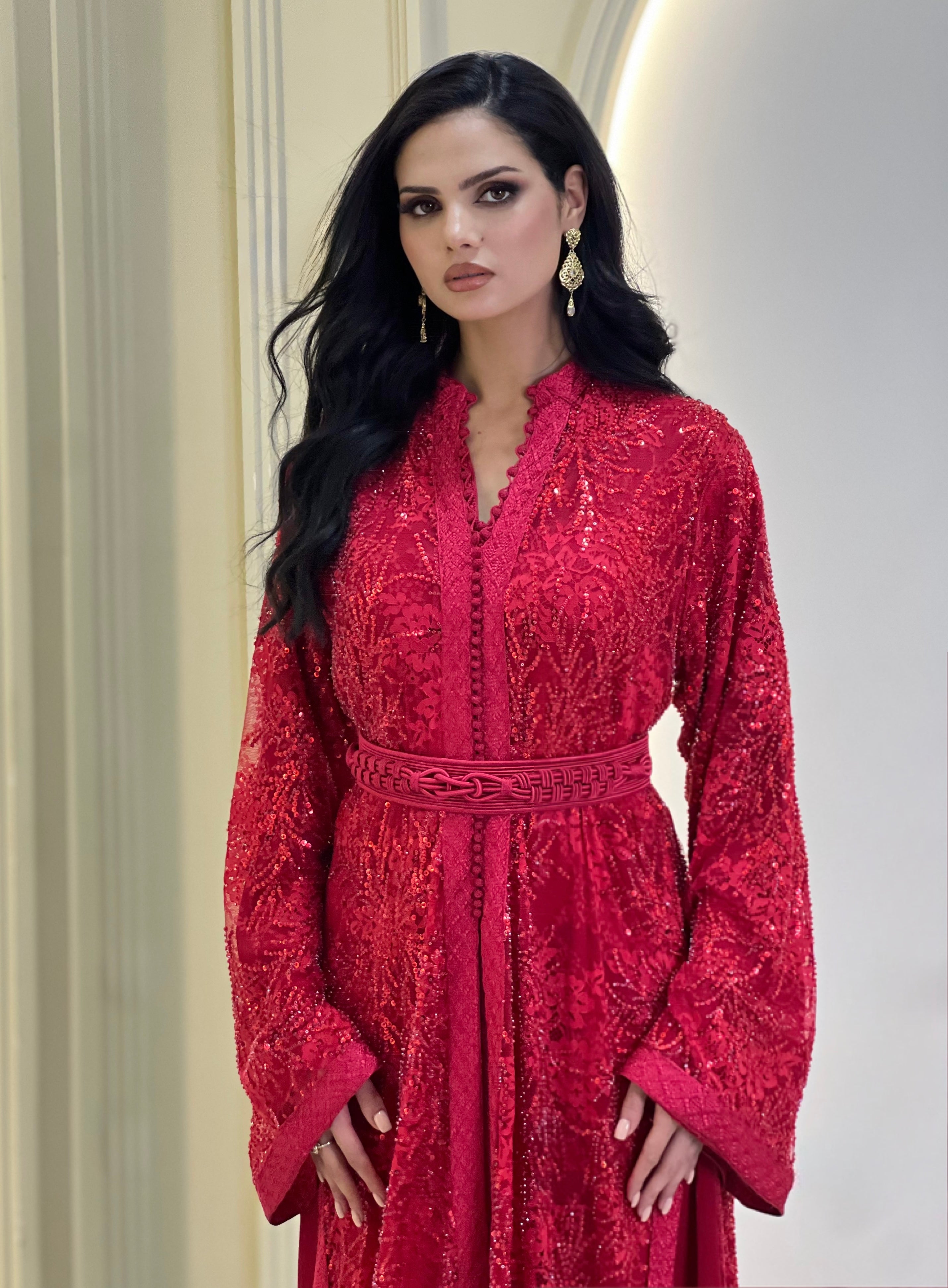 Amoura Red