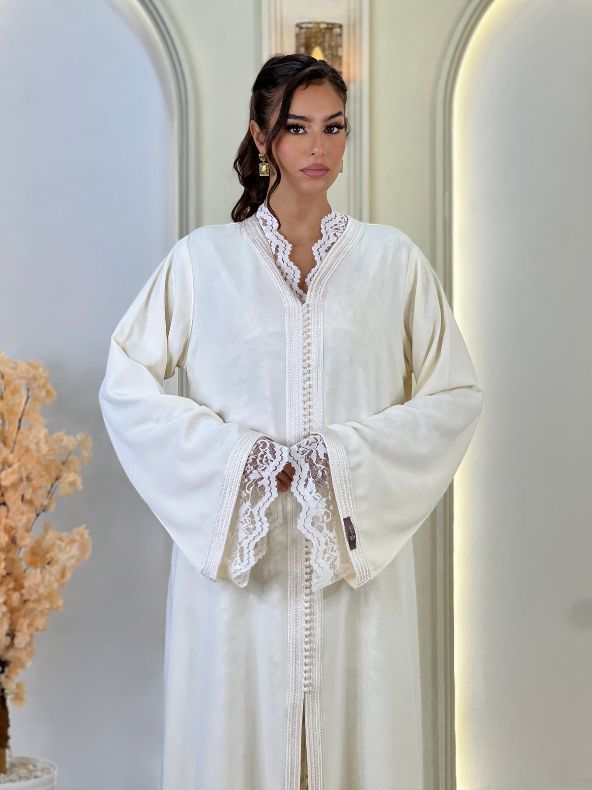Ravellia White, white Moroccan lebsa in crepe – view 6 | Kaftan Elegance