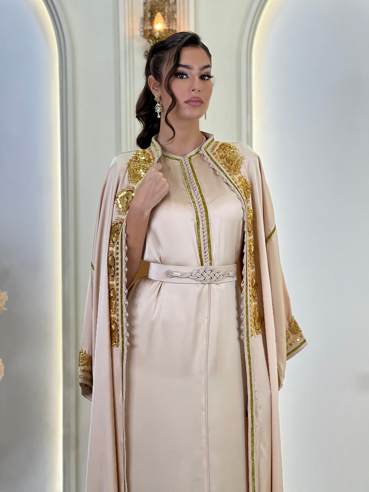Anaïs Nude Beige, beige Moroccan kaftan in drap de soie – view 4 | Kaftan Elegance