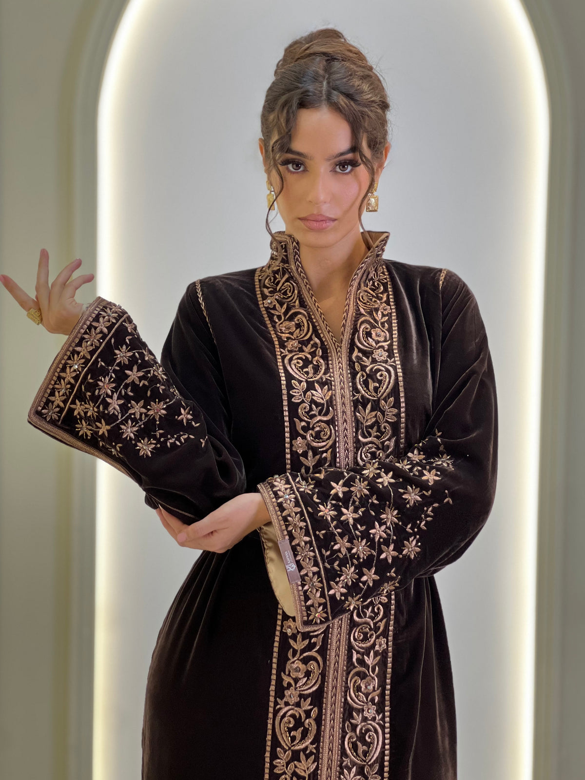 Ayla Dark Brown, brown Moroccan kaftan in velvet | Kaftan Elegance